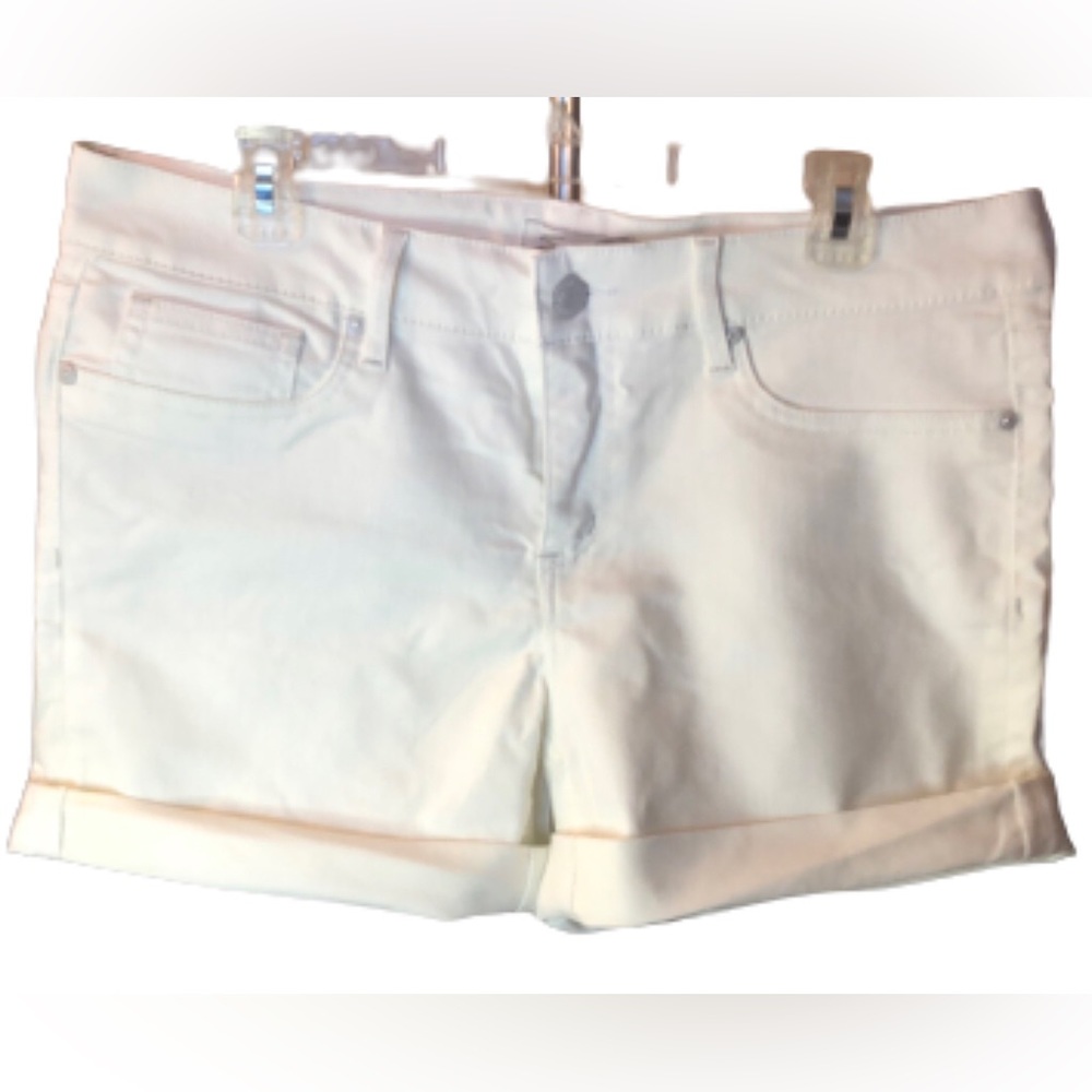 SEVEN7 JEANS WHITE DENIM SHORTS • Sz 14 • NWOT